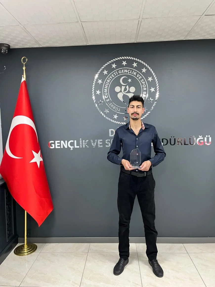 Psikolog Ömer Ünal: “Toplum, Erdemi Zayıflık Sanarak Ruhunu Kaybediyor”