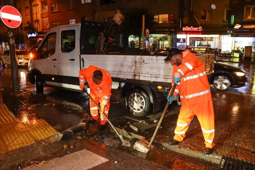 Yalova Belediyesi Ekipleri Sağanak Yağışta Gece Boyunca Sahadaydı