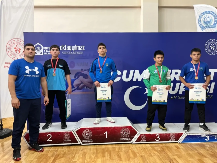 Yıldırım’da Cumhuriyet Coşkusu Sporla Taçlandı: Genç Güreşçiler 12 Madalya ile Şampiyonluk Elde Etti