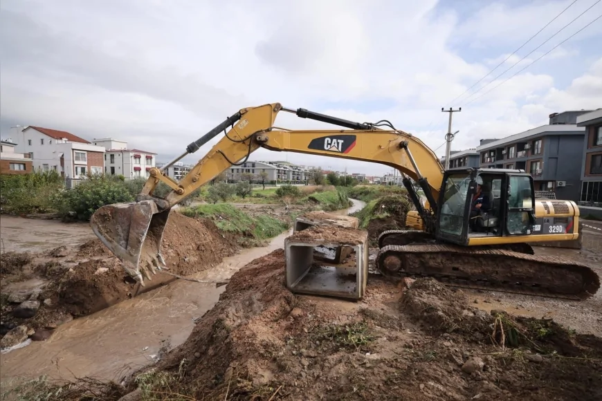 İzmir Bergama’da Dereler Taştı: Büyükşehir Belediyesi Ekipleri 30 Kişiyi Kurtardı