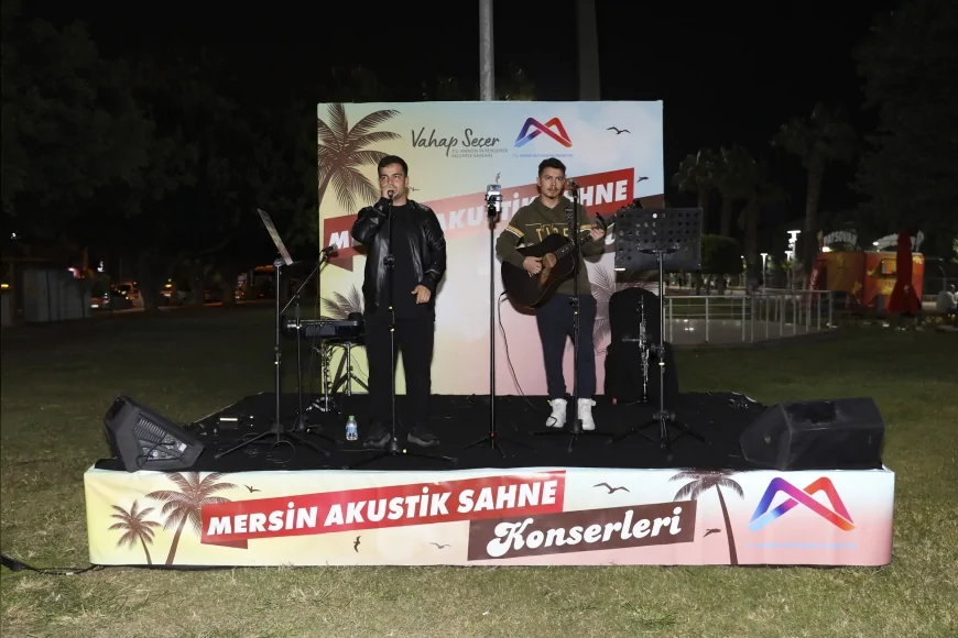 Mersin Sahilinde Akustik Sahne Konserleri Gençlerin Buluşma Noktasına Dönüştü