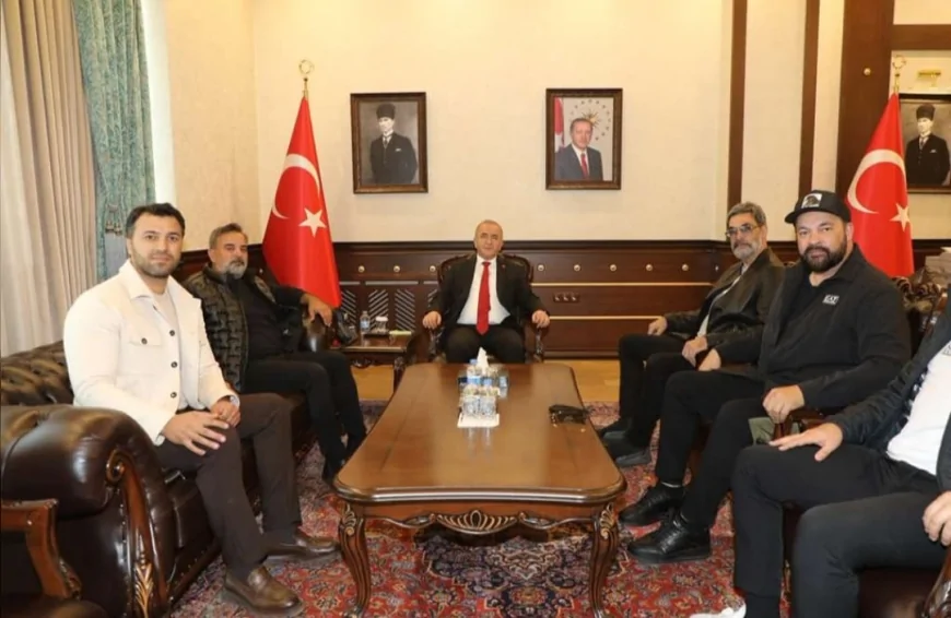 Elazığ’da 29 Ekim Cumhuriyet Bayramı Kutlamaları Başladı: Vali Numan Hatipoğlu Atatürk Anıtına Çelenk Sundu