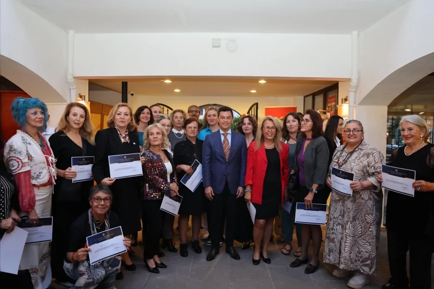 Ekim Geçidi Sergisi 15. Kez Marmaris’te Açıldı: Cumhuriyet’in 102. Yılı Sanatla Kutlanıyor