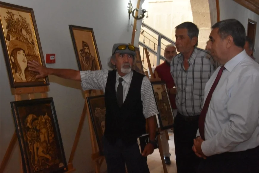 Kastamonulu Sanatçı İhsan Tabak’tan Silifke’de Cumhuriyet Sergisi: Ahşap Üzerine Yakma Sanatıyla Atatürk ve Cumhuriyet Teması