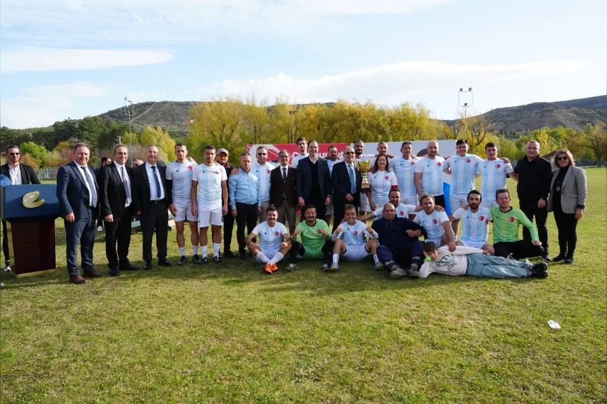 EBB PARK BAHÇELER TAKIMI 2025 CUMHURİYET KUPASI’NDA ŞAMPİYONLUK KUPASINI KAZANDI