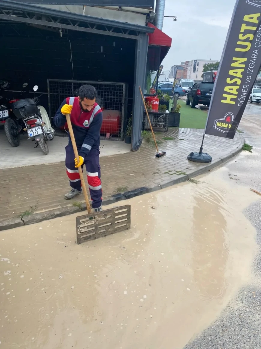 İnegöl Belediyesi’nden Bursa Büyükşehir ve BUSKİ’ye Destek: Rögar Temizlikleriyle Taşkın Riskine Karşı Önlem Alınıyor