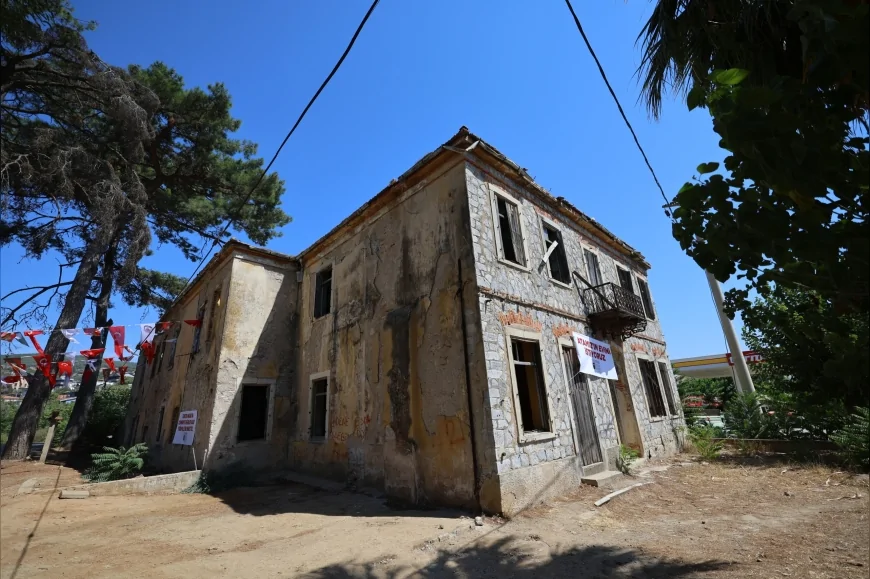 Atatürk’ün Efes Selçuk’a Gelişi Yapay Zekâ ile Canlandırıldı: Dijital Görüntüler Büyük İlgi Gördü
