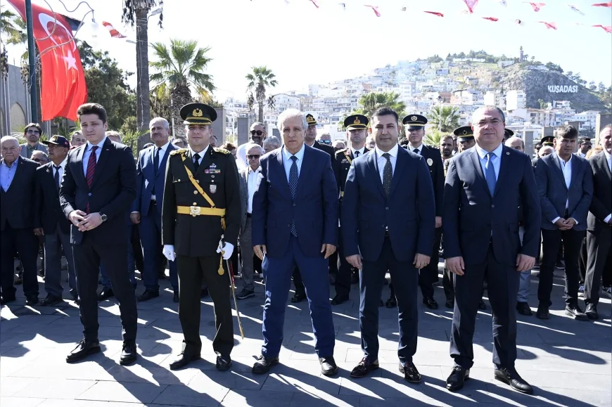 Kuşadası’nda Cumhuriyet’in 102’nci Yılı Atatürk Meydanı’nda Törenle Başladı