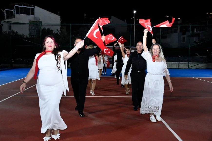 Kuşadası’nda Cumhuriyet’in 102’nci Yılı Tenis Coşkusuyla Kutlandı: Cumhuriyet Kupası Finalinde Spor ve Atatürk Sevgisi Buluştu