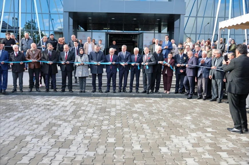 Şeyh Şamil Sağlık, Kültür ve Spor Merkezi Sivas’ta Cumhuriyet Bayramı Coşkusuyla Hizmete Açıldı