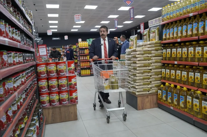 AK Parti’li Abdurrahim Fırat Erzurum Halk Pazarı Marketinde Alışveriş Yaptı: “Hem Üretici Hem Tüketici Kazanıyor”