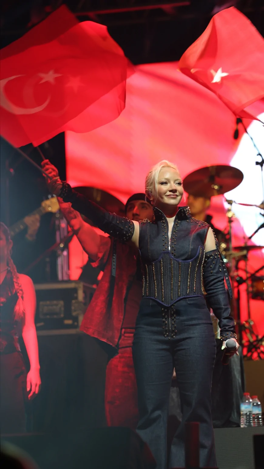 Turgutlu’da Cumhuriyetin 102. Yılı Coşkusu Ece Seçkin Konseriyle Zirveye Ulaştı