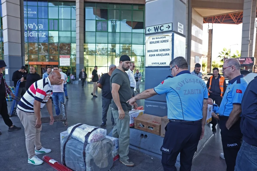 Antalya Otogarında Balık ve Canlı Hayvan Operasyonu: Tayland’dan Süs Balıkları, Tokat’tan Horoz, İstanbul’dan Kalkan Balığına El Konuldu