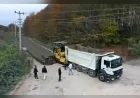 Ordu Büyükşehir Belediyesi 12 Kilometrelik Kumru–Akkuş Bağlantı Yolunda Silindirle Sıkıştırılmış Beton Yol Çalışmalarını Sürdürüyor