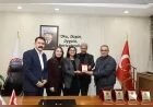 Ağrı Belediyesi Eşbaşkanları Aras ve Akkuş Temizlik İşleri Ekiplerine Özverili Çalışmaları Nedeniyle Plaket Takdim Ettiklerini Açıkladı