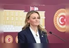 SEDA KAYA ÖSEN TBMM’DE “KADINLAR İŞ GÜCÜNDEN UZAKLAŞTIRILIYOR TEKSTİLDE 200 BİN KADIN İŞSİZ KALDI BU KRİZ SİYASİ TERCİHLERİN SONUCUDUR” DİYEREK DESTEK GEREKÇESİNİ AÇIKLADI
