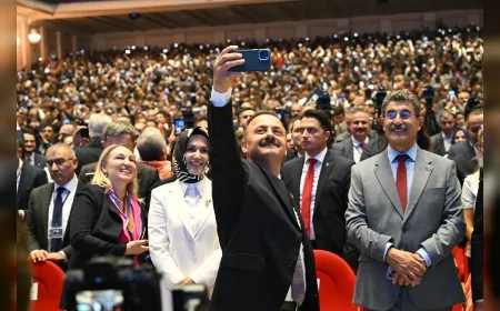 Anahtar Parti 1. Yılını 20 Bin Kişilik Coşkuyla Kutladı: Yavuz Ağıralioğlu CUMHA’ya “85 Milyon Aileyiz, Asla Bölünmeyiz” Mesajı Verdi