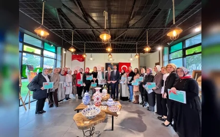 Cumhuriyet’in 102. Yılına Sanatla Selam: “Cumhuriyet 100+2” Karma Sergisi Düzce’de Açıldı