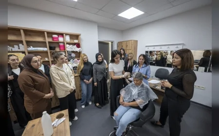 Mersin Büyükşehir Halkkent MERCEK’te Açılan “Saç Renklendirme” Kursu Vatandaşlardan Yoğun İlgi Görüyor