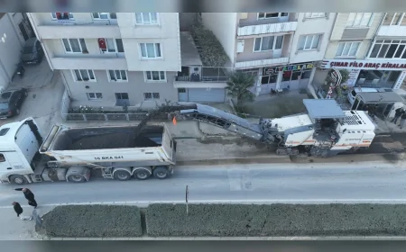 Bursa Büyükşehir Belediyesi Nilüfer’deki Tuna Caddesi’nde Asfaltlama ve Altyapı Yenileme Çalışmalarını Hızlandırdı