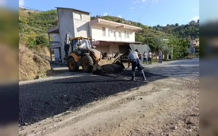 Antalya Büyükşehir Belediyesi Alanya Kırsalında Kış Öncesi Yoğun Yol Bakımı ve Onarım Çalışmalarını Sürdürüyor