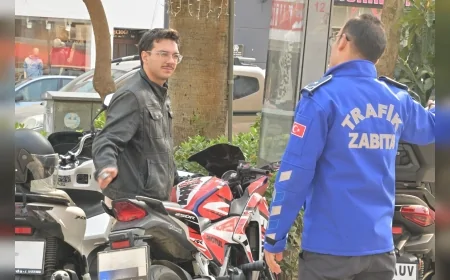 Manisa Büyükşehir Belediyesi ve Emniyet İşbirliğiyle Şehzadeler’de Yaya Yollarını Kullanan Motosiklet Sürücülerine Denetim