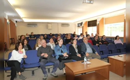 Ege Üniversitesi Eczacılık Fakültesinde “Cumhuriyet Döneminde Türkiye'de Sağlık Politikaları” Konuşuldu