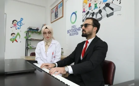 Görme Engelli Memur Kemal Çoban: “Piyano Çaldıkça Çok Mutlu Oluyorum”