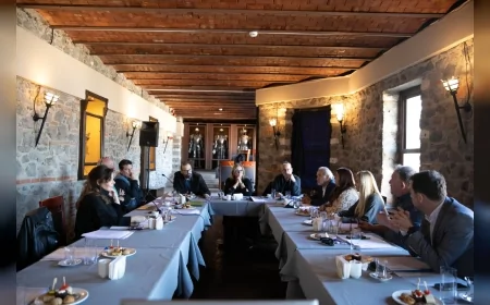 İzmir Şehir Tiyatroları Danışma Kurulu Tarihi Asansör’de Toplandı: Yeni Sezon Hedefi Daha Fazla Sahne ve Oyun