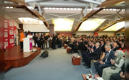 CHP Genel Başkanı Özgür Özel: “Bugün Madem Üniversiteyi Konuşacağız, Onun Söyleneceği Yer Şüphesiz Eskişehir’dir”