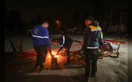 Buca Belediyesi Hazine Arazisindeki Kaçak Yapıyı Gece Operasyonuyla Yıktı