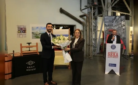 Düzce Üniversitesi’nden Doç. Dr. Yusuf Parlak: “Kâğıtta Açan Çiçekler” Sergisi SEKA Kâğıt Müzesi’nin 9. Yılında Sanatseverlerle Buluştu