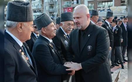 Menemen’de 10 Kasım Töreninde Duygusal Anlar: Belediye Başkanı Aydın Pehlivan “Rahat uyu Atam”