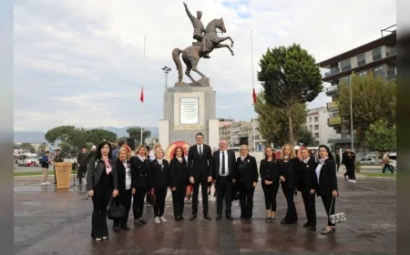 Edremit’te 10 Kasım Anma Töreninde Sirenler Çaldı Hayat Mustafa Kemal Atatürk İçin Durdu