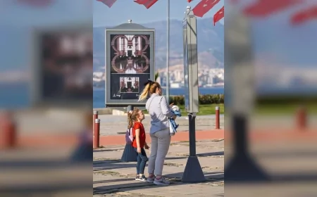 Gazeteci Korcan Karar’ın “Anıtkabir” Sergisi İzmir’de Açıldı: Atatürk’ün Işığında Anlamlı Bir Sanat Buluşması