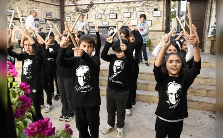 Kuşadası’nda 10 Kasım Anlamlı Etkinliği: Yazar Haluk Işık SEYAKMER’de Çocuklarla Buluştu