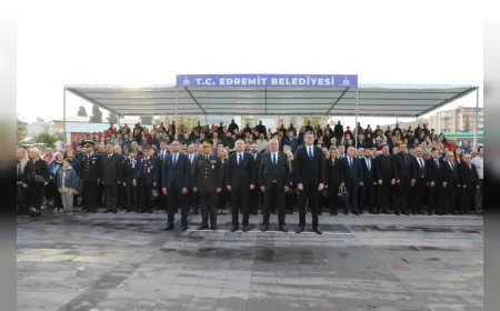 Edremit’te 10 Kasım’da Siren Sesleriyle Hayat Durdu: Ulu Önder Atatürk Saygı ve Minnetle Anıldı