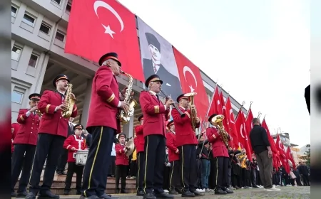Giresun’da 09:05’te Hayat Durdu: Atatürk’ün 87. Ölüm Yıldönümünde Saygı ve Minnetle Anıldı