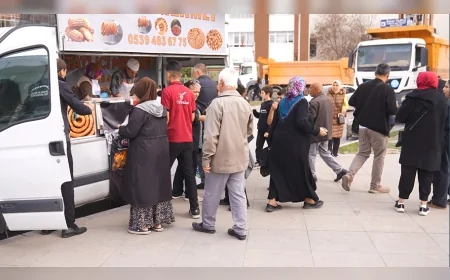 Gölbaşı Belediyesi Atatürk ve Şehitler İçin Mevlid-i Şerif Okuttu, Vatandaşlara Lokma İkramında Bulundu