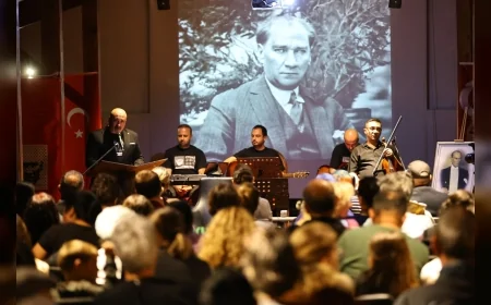 Efes Selçuk’ta “Arda Sen” Şiir ve Müzik Dinletisinde Atatürk Sevgisi Duygusal Anlara Sahne Oldu