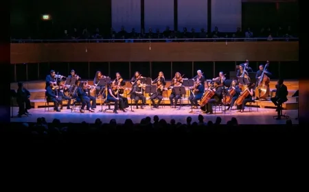 İzmir’de “Dokuzu Beş Geçe” Konseriyle Ata’ya Özlem Notalarla Yankılandı