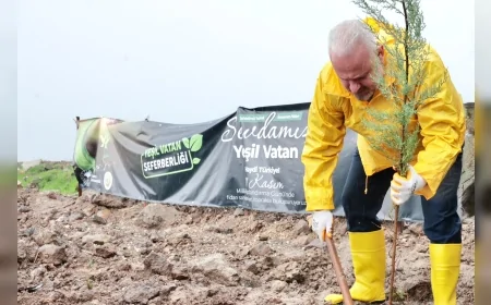 Menemen Belediye Başkanı Aydın Pehlivan: “Yeşil vatanımıza bu bilinçle diktiğimiz her fidanın asırlık ağaçlara dönüşmesini diliyoruz”