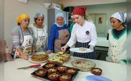 Buca Belediyesi Evka-1 Semt Evi’nde Kadınlara Ücretsiz Dünya Mutfağı Eğitimi Sunuyor