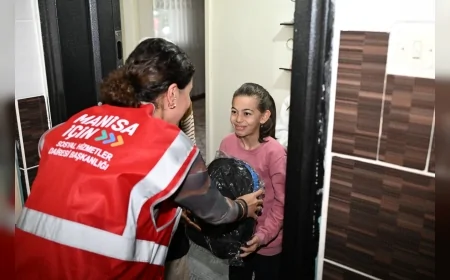 Manisa Büyükşehir Belediyesi 15 Bin Öğrenciye Çanta ve Kırtasiye Seti Dağıtımında Sona Yaklaştı