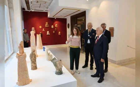 Bursa’da Nasip ve Nuri İyem’in 21 Yıl Sonra Buluştuğu “Gözlerimin Önündesin” Sergisi Sanatseverleri Ağırlamayı Sürdürüyor