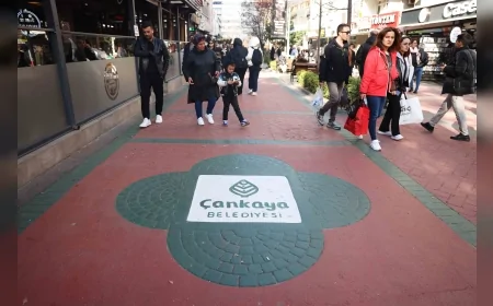 Çankaya Belediyesi Kızılay’ın Yüksel Caddesi ile Konur ve Karanfil Sokaklarında Gece Çalışmalarıyla Yenileme Sürecini Hızlandırıyor