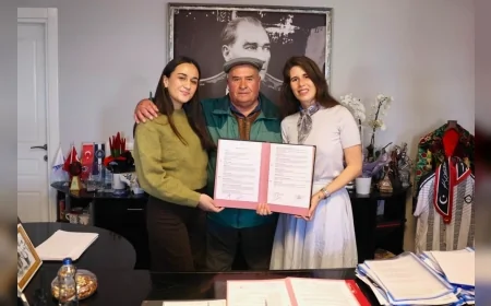 Çeşme Belediyesi Alaçatı’da Yeni Eğitim Yatırımı İçin Protokol İmzaladı: Hayriye Özen ve Vehbi Özen Çocuk Etkinlik Merkezi Hayata Geçiyor