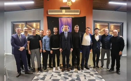 Buca Belediyespor Dayanışma Gecesi Buca Gölet Tesisleri’nde Sporun Efsanelerini Gençler İçin Bir Araya Getirdi