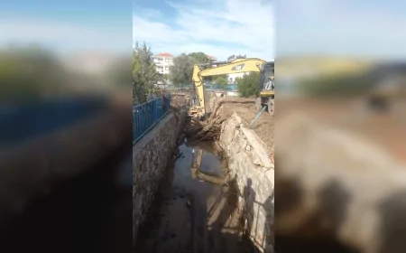 Foça’da Rekor Yağış Sonrası Dere Yataklarında 6 Bin Ton Malzeme Temizlendi ve Altyapı Onarımları Hızla Başladı