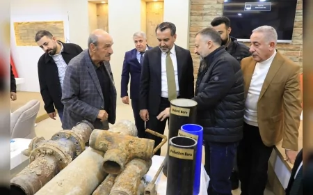 Elazığ Belediye Başkanı Şahin Şerifoğulları Eski İçme Suyu Borularını Meclis’te Sergileyerek Altyapı Yenileme Çalışmalarının Şehrin Geleceği İçin Taşıdığı Kritik Önemi Vurguladı